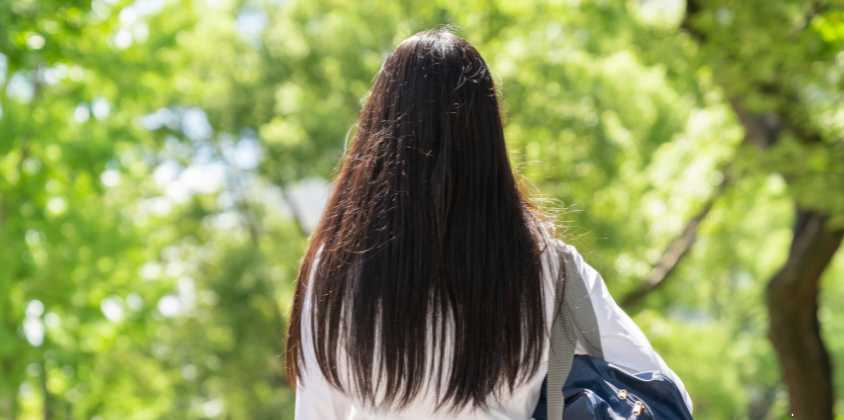 彼女